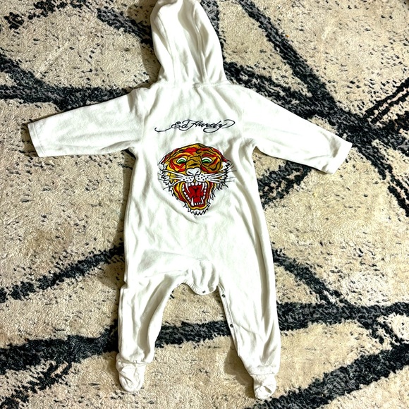 Edhardy white velvet footsie size 18-24months - Picture 2 of 4
